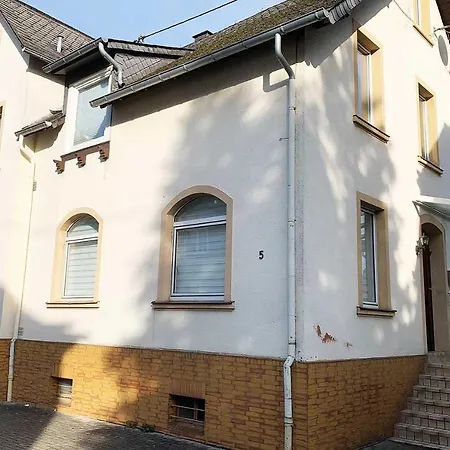 Apartment 3 Zimmerwohnung Mit Garten *